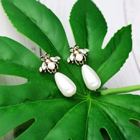 New Gold Pearl Bee Drop Earrings. - Picture 3 of 4